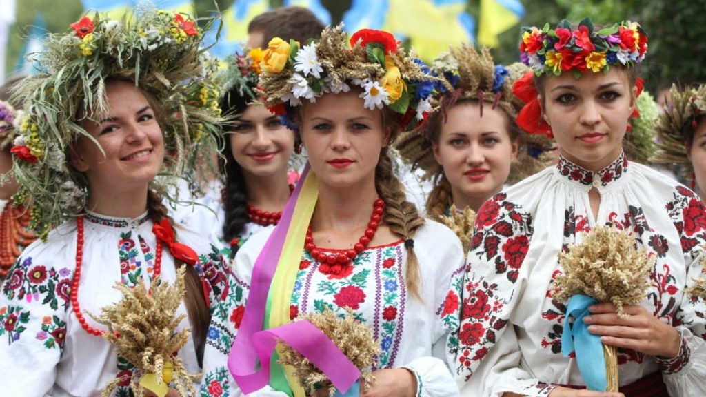 День вишиванки як український національний одяг підкорив світ фото Голос ІФ 